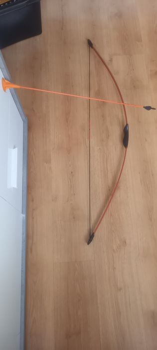 Łuk ze strzałą(lekko używany)