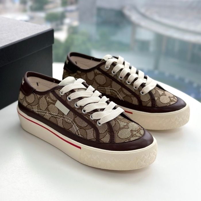 В наявності кеди стиль Coach