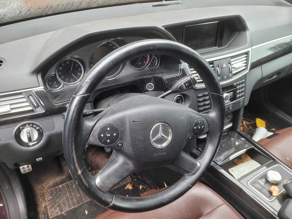 Mercedes E klasa W212 konsola deska poduszki komplet