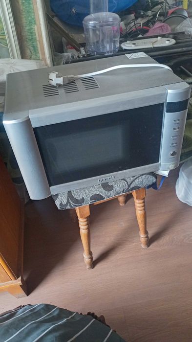 продаю микроволновою печь