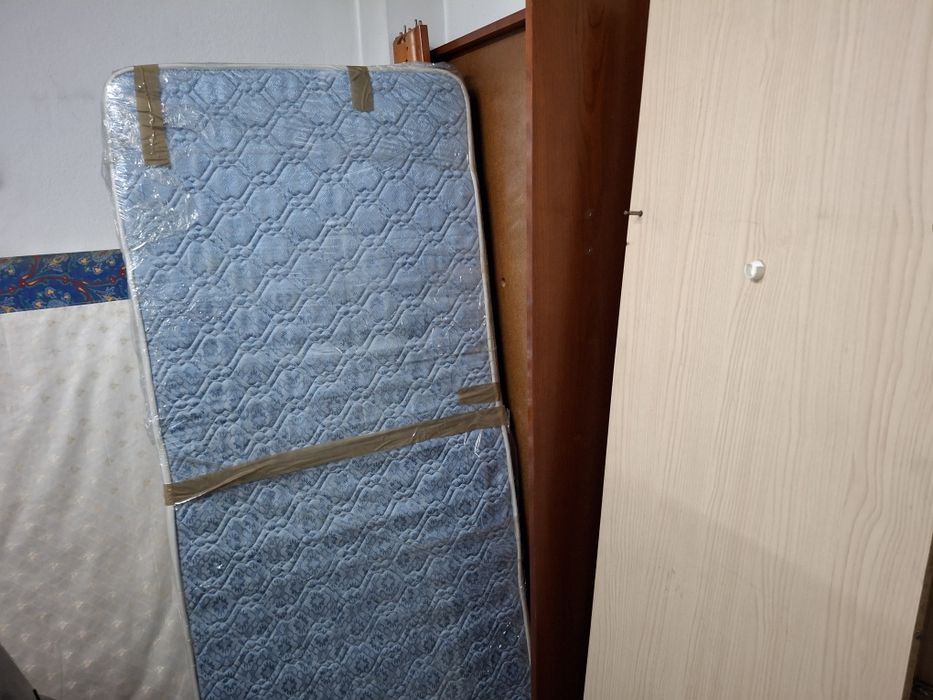 Colchões e madeiras grátis para desocupar