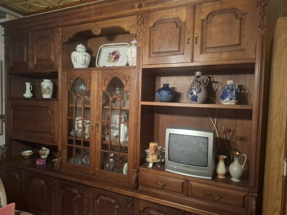 Moveis  de sala vintage em excelente estado de quinta do Douro. Móvel 1 ( sem adereços) 450€. Móvel 2 ( sem adereços) 450€.