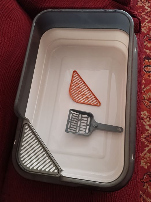 Лоток для домашніх котів