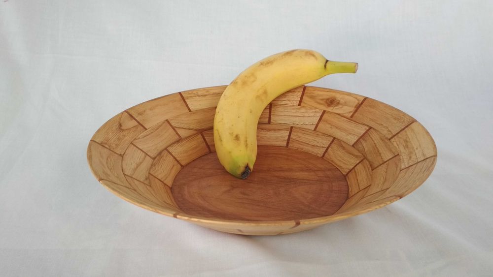 Tigela em madeira com segmentos