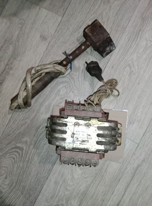 Продам потужний електричний паяльник.