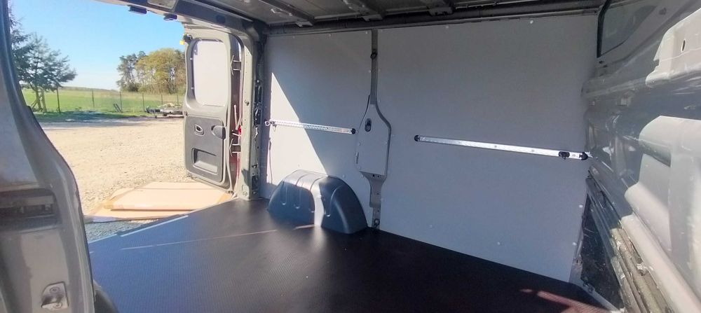 Zabudowa Busa Renault Trafic Opel Vivaro Nissan NV300 L1H1 Krótki | Boczki Plastik PP 4mm | Wysyłka Gratis