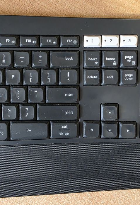 Продам бездротову клавіатуру Logitech K850