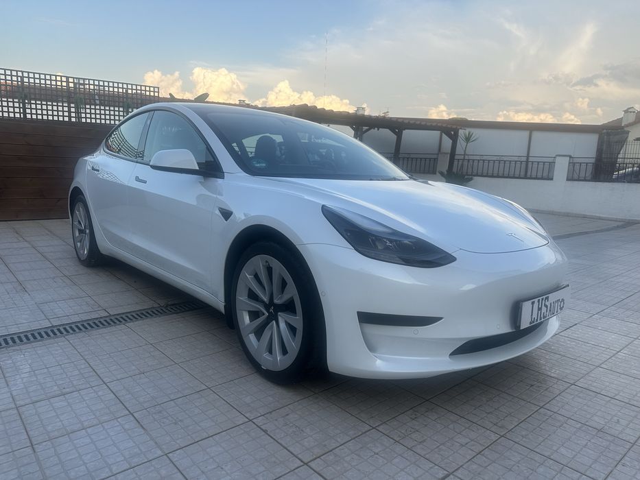 Tesla Model 3 impecavel