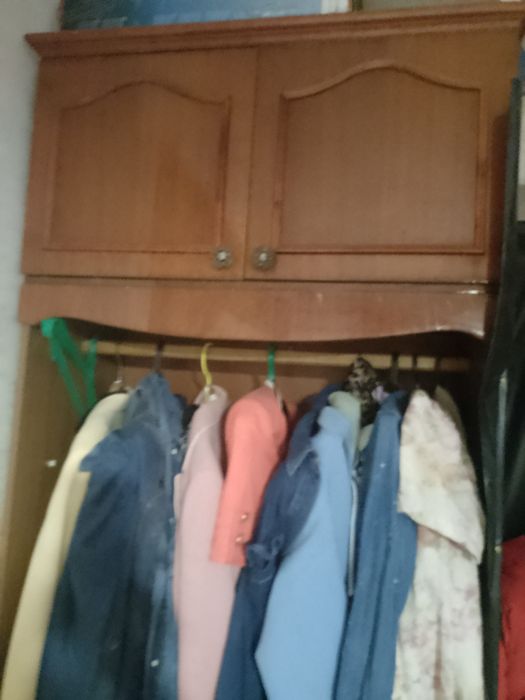 Шкаф для вітальні з антрісолью