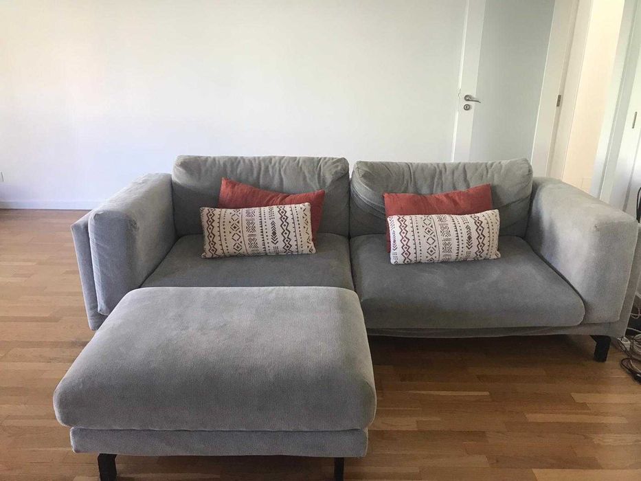 Sofá 3 lugares + pousa pés IKEA em bom estado