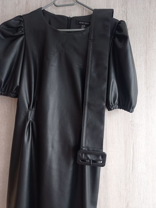 Sukienka mini czarna z paskiem