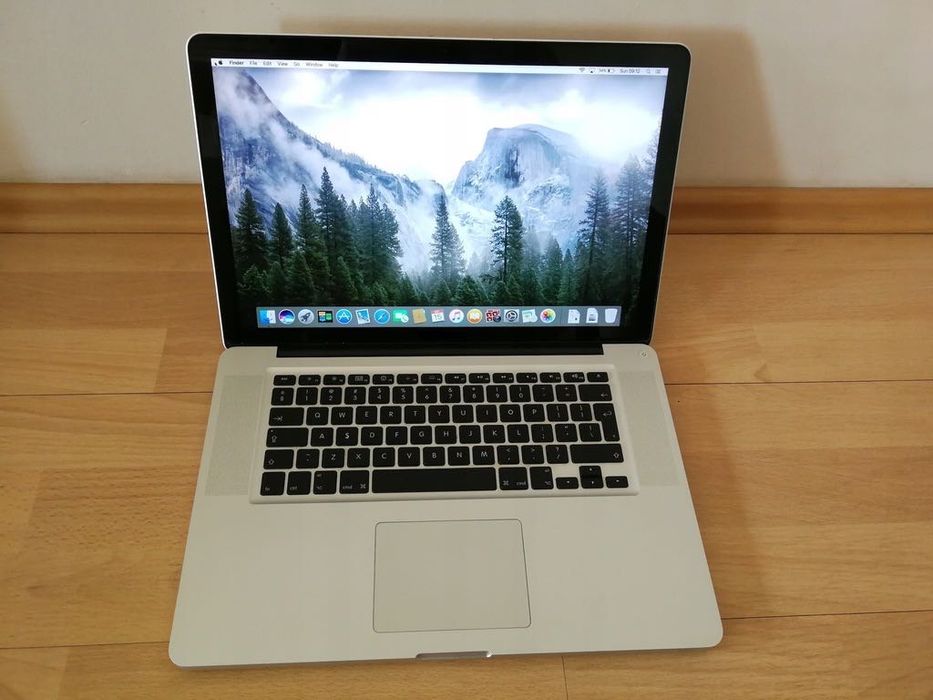 SPRZEDAM SZYBKIEGO Laptop Apple Macbook Pro 15  i7 8GB SSD 256GB