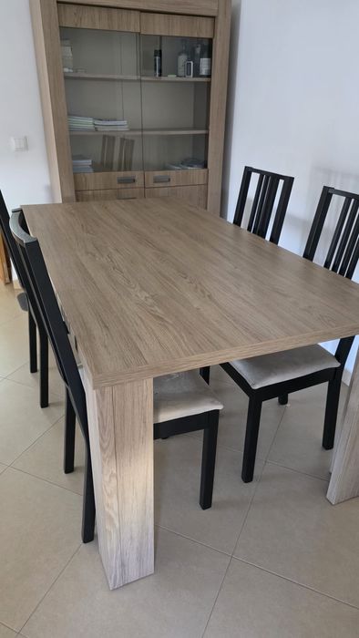 Mesa de jantar com 4 cadeiras