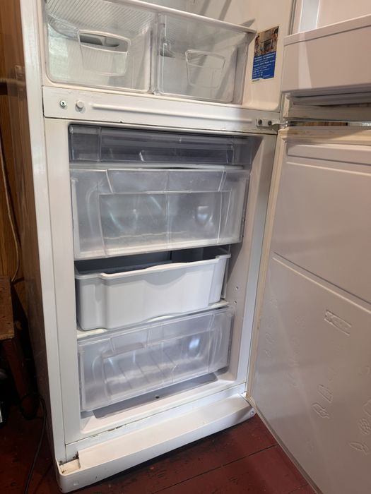 Холодильник INDESIT
