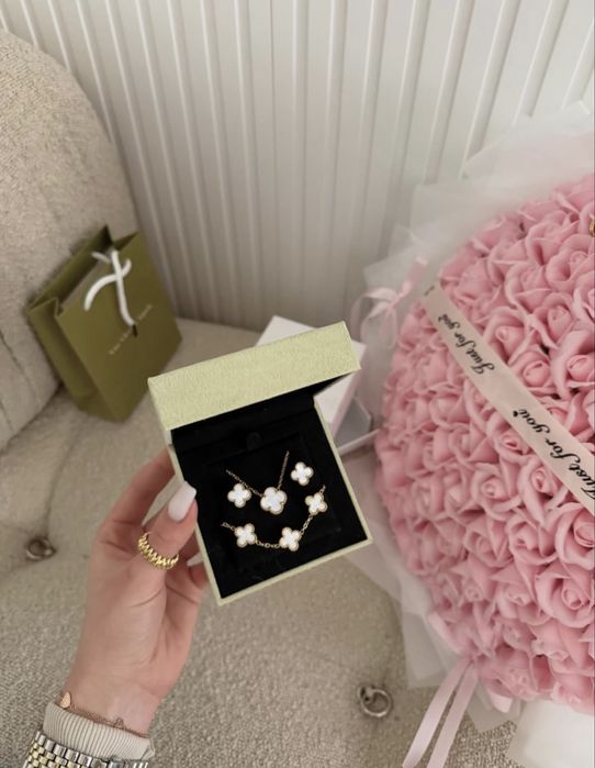 Набір на 14 лютого сережки підвіска та браслет van cleef