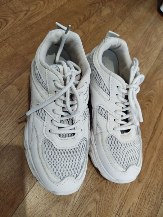 Кросівки бежеві  stilli