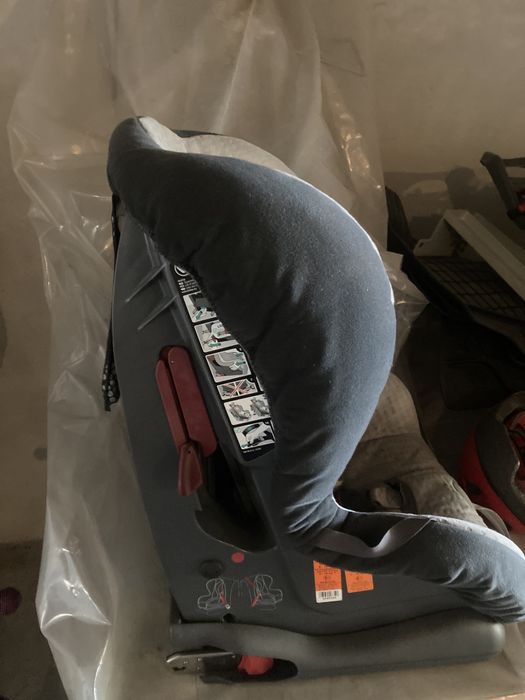 Vendo cadeira bebe da Mercedes para desocupar