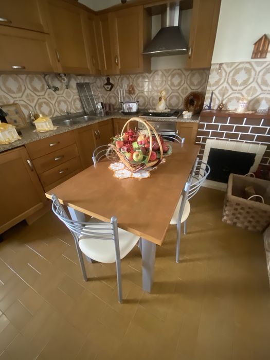 Mesa cozinha e 4 cadeiras