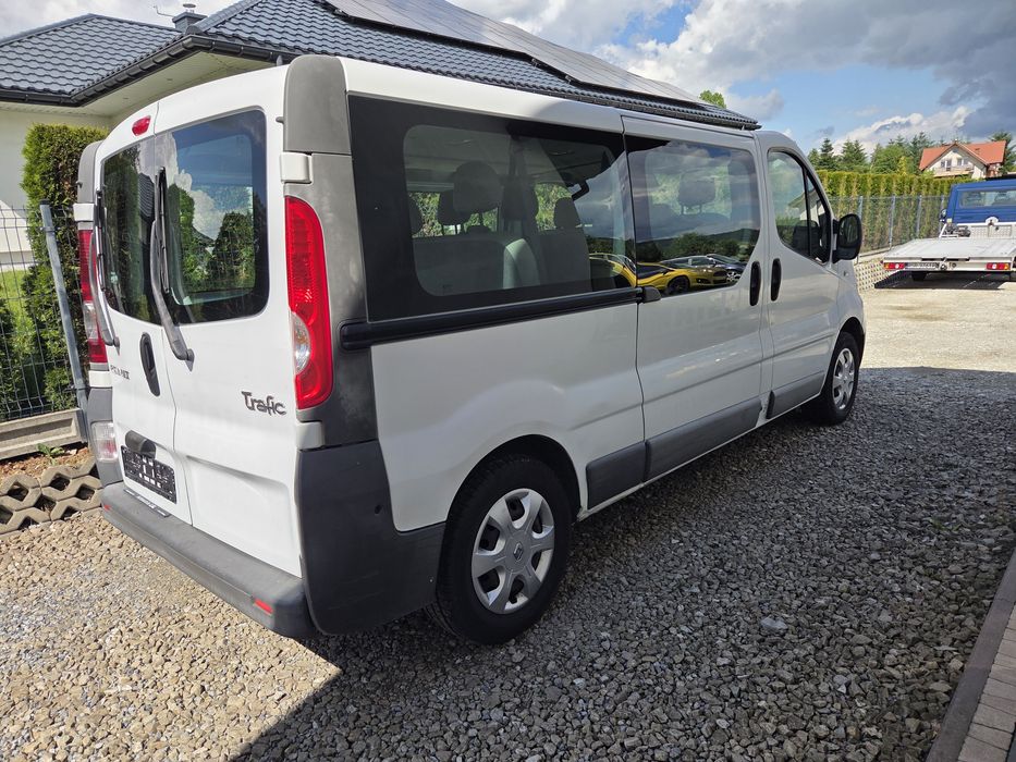 Trafic 9 osobowy 2.0 dci