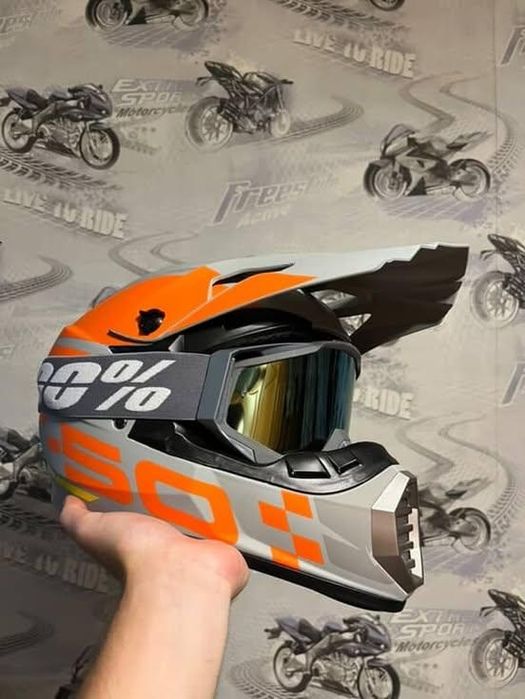 Шолом з окулярами