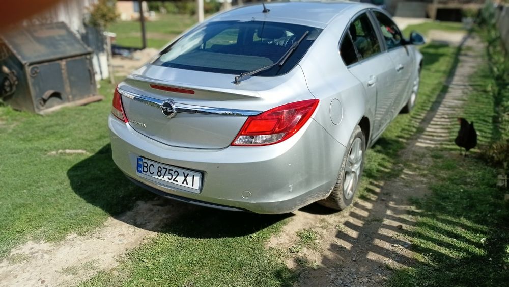 автомобіль опель інсігнія