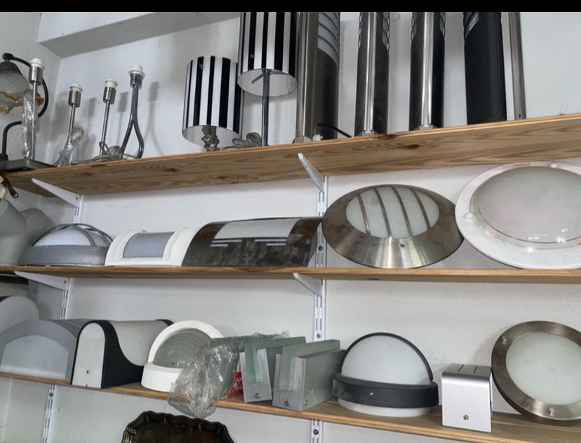 Varios candeeiros  de exposiçao