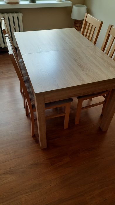 Stół do jadalni plus 4 krzesła