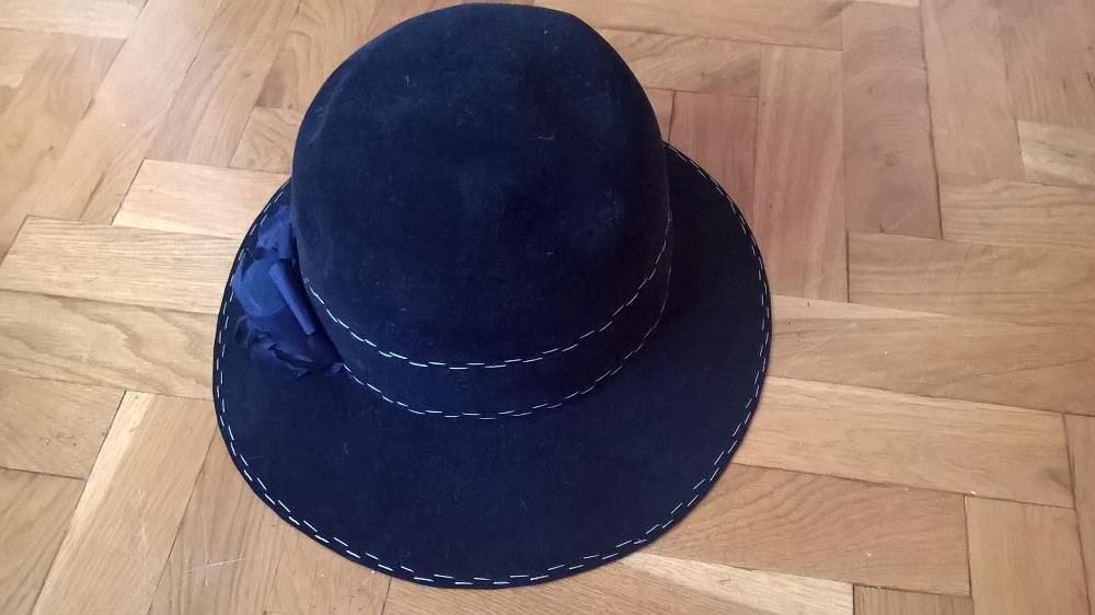 WYPRZEDAŻ: kapelusz granatowy