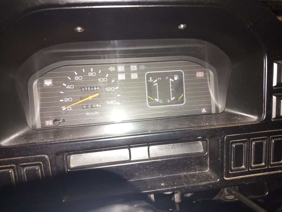 Isuzu Midi 2.5 Diesel (1994) – Fiável, Económica e Isolamento Térmico