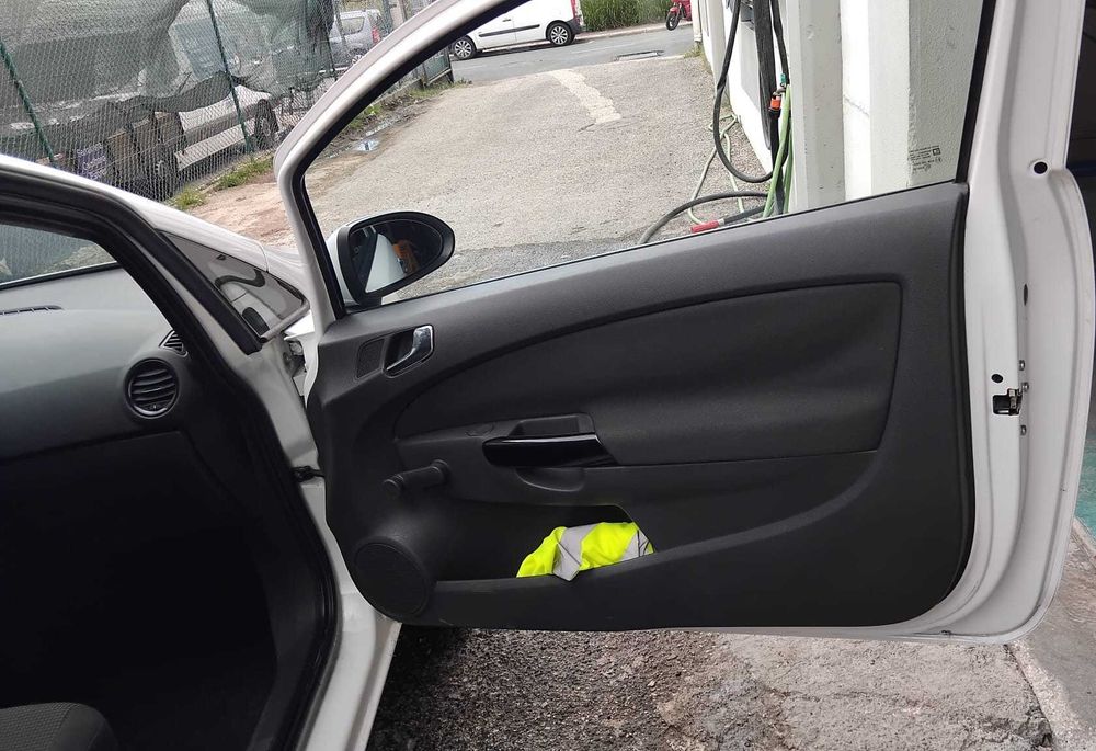 Oportunidade! OPEL Corsa D 2010 Hatchback 1.3 CDTI Diesel 75 cv / 55 kW