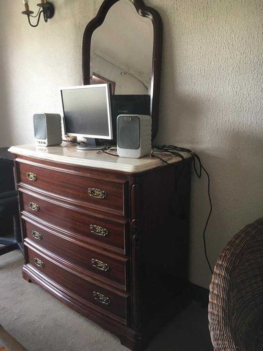 Quarto completo em mogno