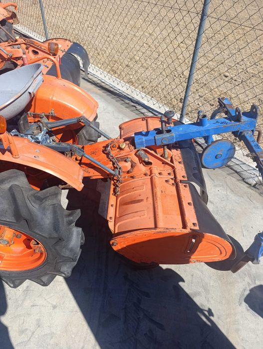 Kubota B5000, 4x4, com frese