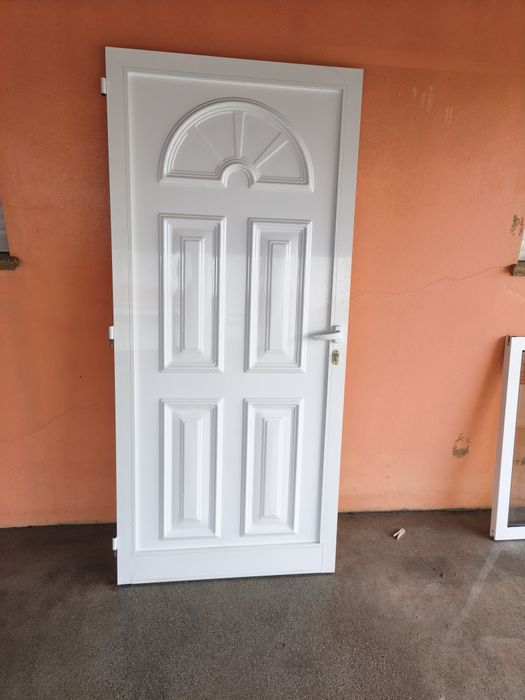 Porta com vitral e janela lacado branco