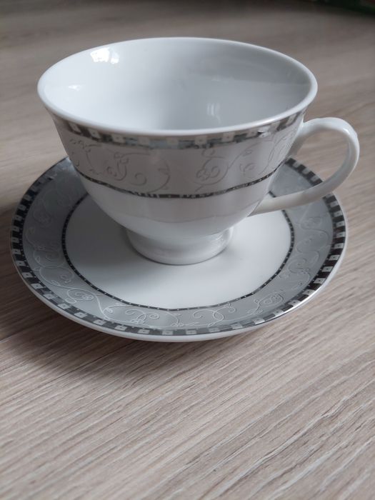 Filiżanka z Porcelany razem ze spodkiem