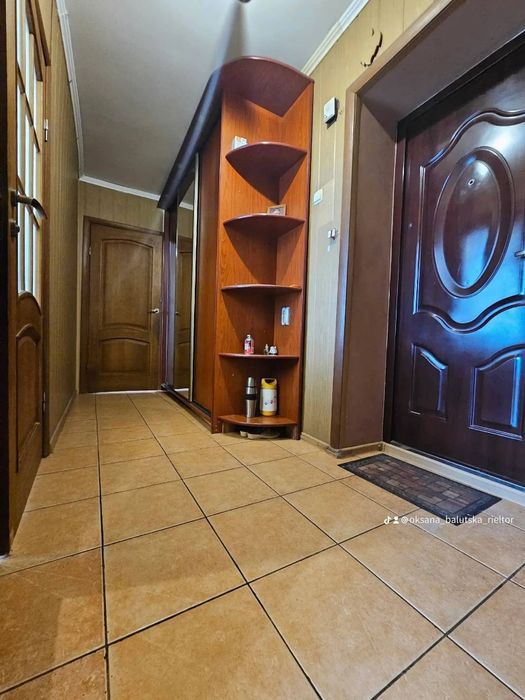 Продам 2-кім квартиру, район 8-9 школи, будинок ОСББ