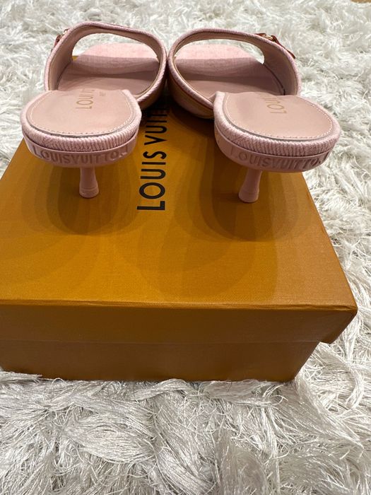 Sandałki sandały klapki na obcasie Louis Vuitton 6AM Mule kitten heels LV