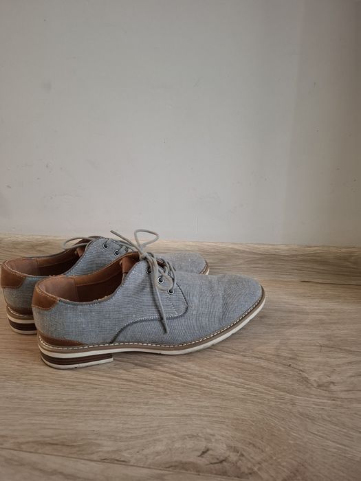 Szare pantofle eleganckie