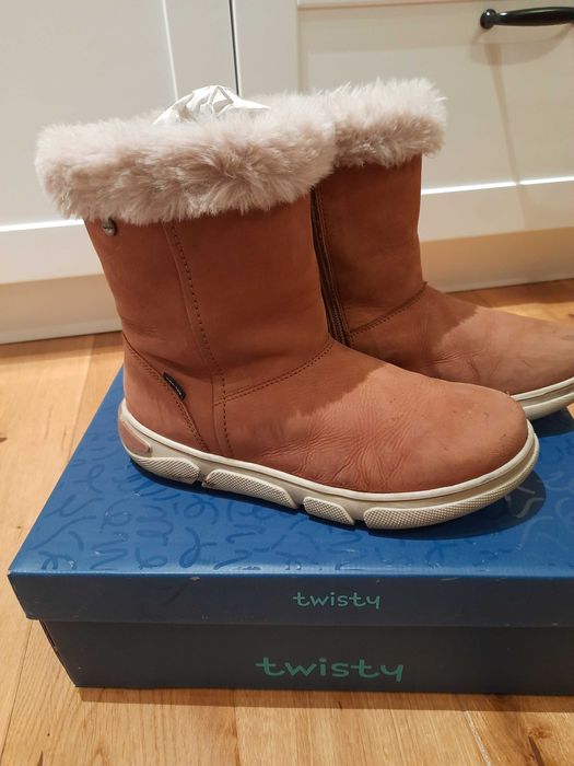 Skórzane cieplutkie kozaki rozm.35