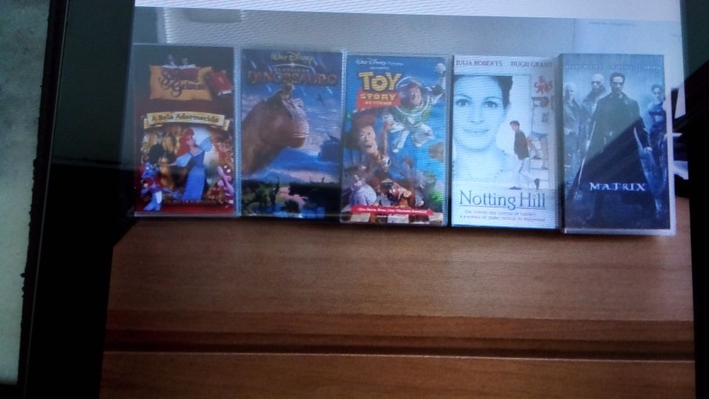 Vendo para desocupar cinco filmes em cassete VHS