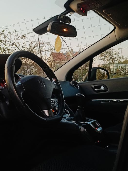 Peugeot 5008 1.6HDI 115CV - 7 Lugares