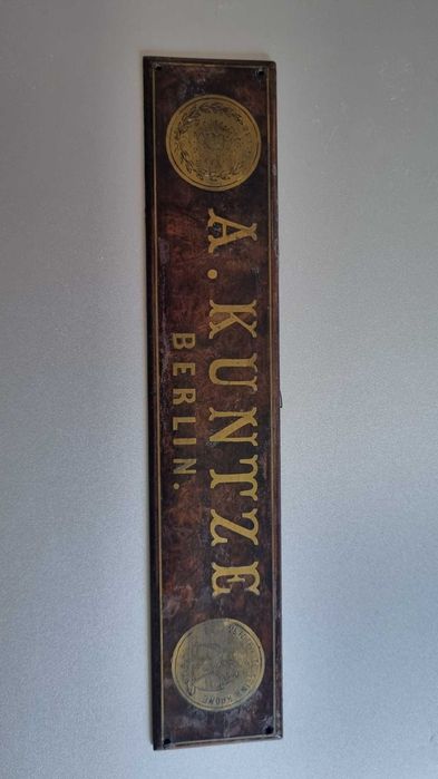 Tabliczka szyld ze starego pianina Berlin 1879 A. Kuntze