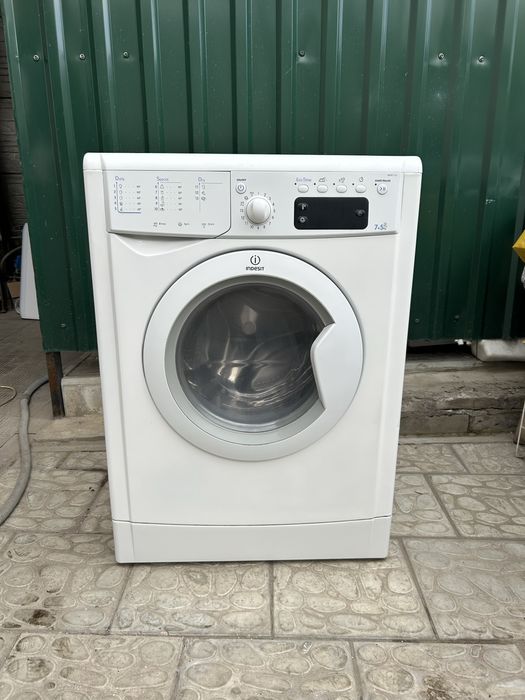 Стирально-Сушильная машина Indesit 7+5 кг.IWDE7125.Гарантия!