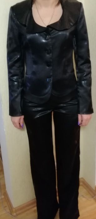 Костюм брючный фирмы Space for ladies