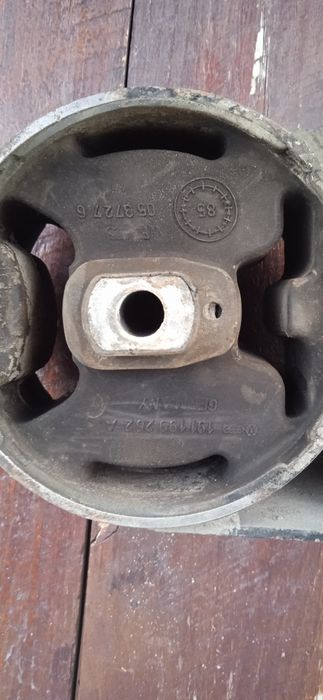 Подушка двигуна гольф2.джетта2 1.3двигун