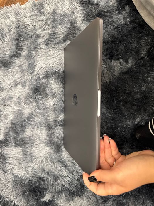 MacBook Pro 13″ (M2}, 24 GB RAM / 1 TB SSD Custom