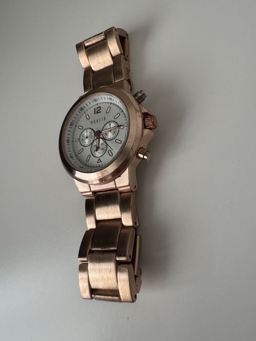 Zegarki damskie 4 szt w suoer cenie!