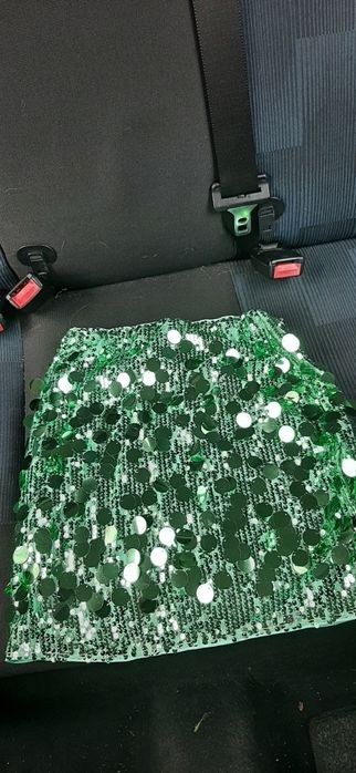 Saia com brilhantes verde