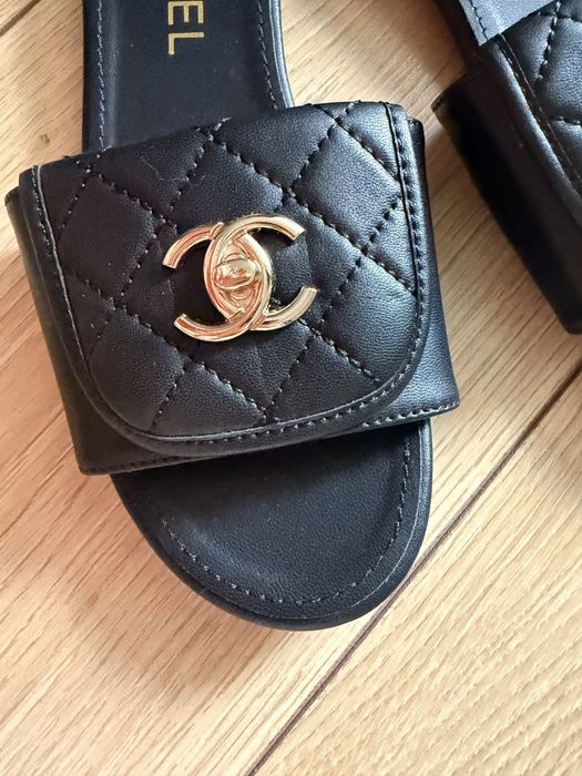 Шльопанці в стилі Chanel