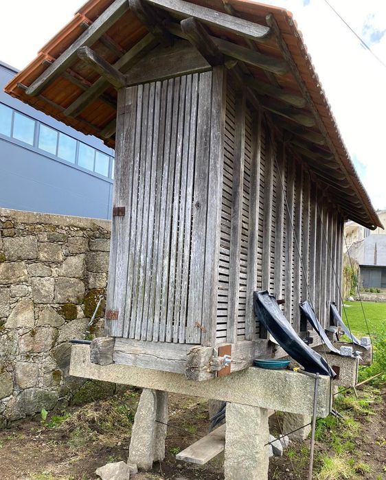 Canastro/ Espigueiro em madeira