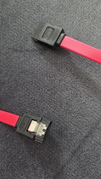 Kabel danych SATA (Serial ATA).
